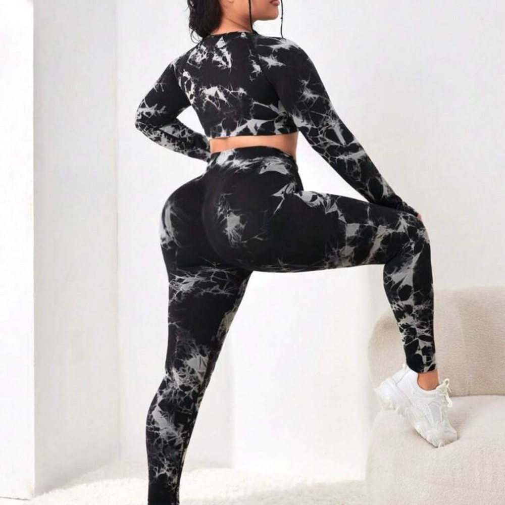 Black and White Tie-Dye Women's Sports Set